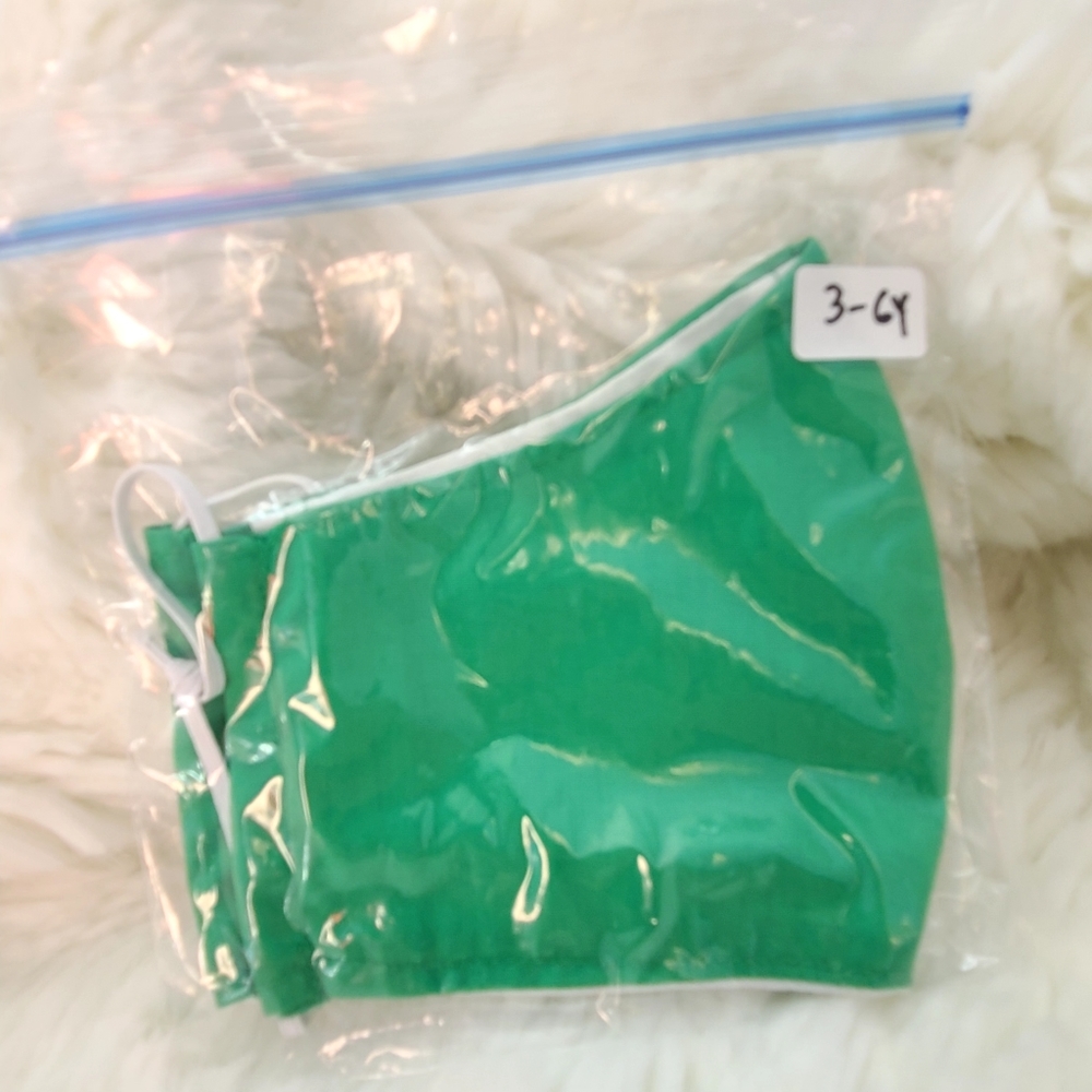 Mask youth age 3-6, kelly green, 100% cotten, New with filter pocket